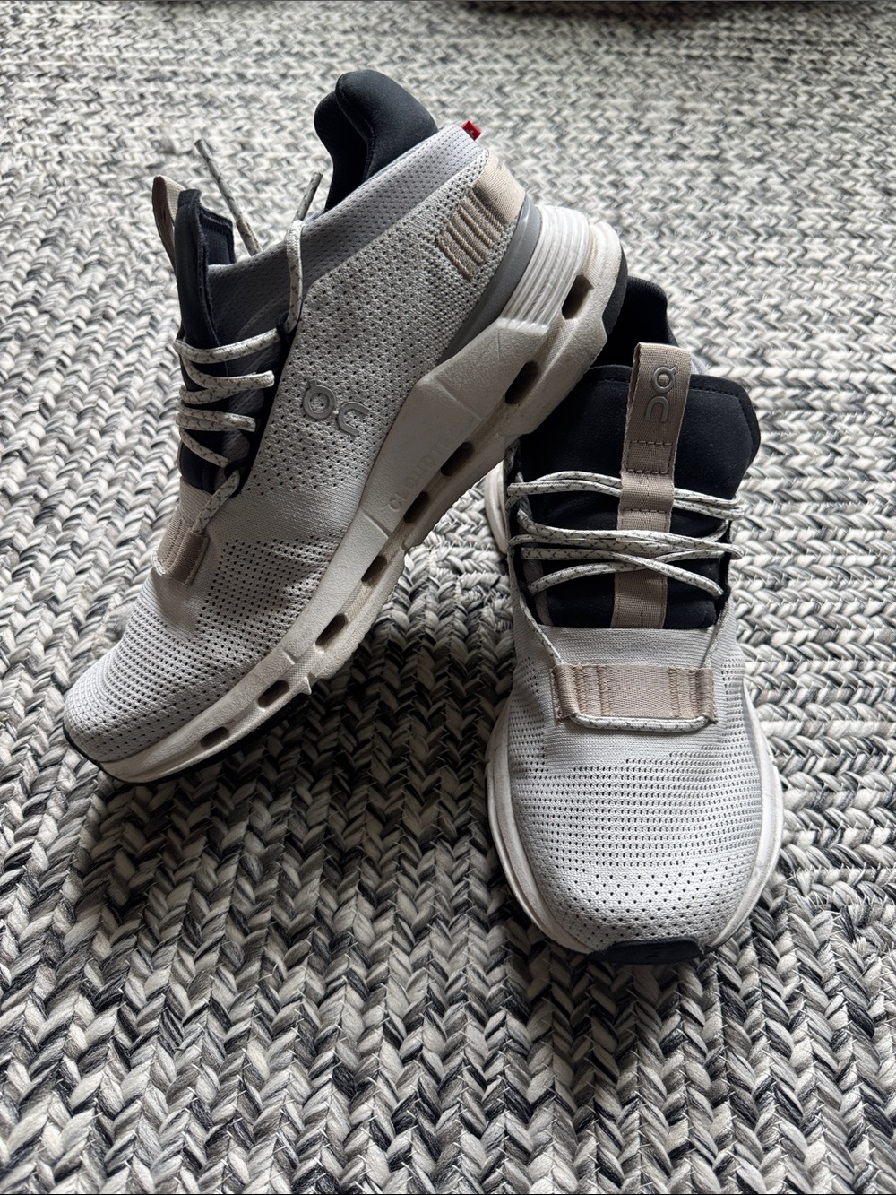 On Cloud Cloudnova Knit Running Shoes - White/Black